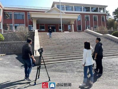 電影《支教島&middot;春風(fēng)》攝制組走進(jìn)青島啟迪中學(xué)!預(yù)計(jì)今年與觀眾見面